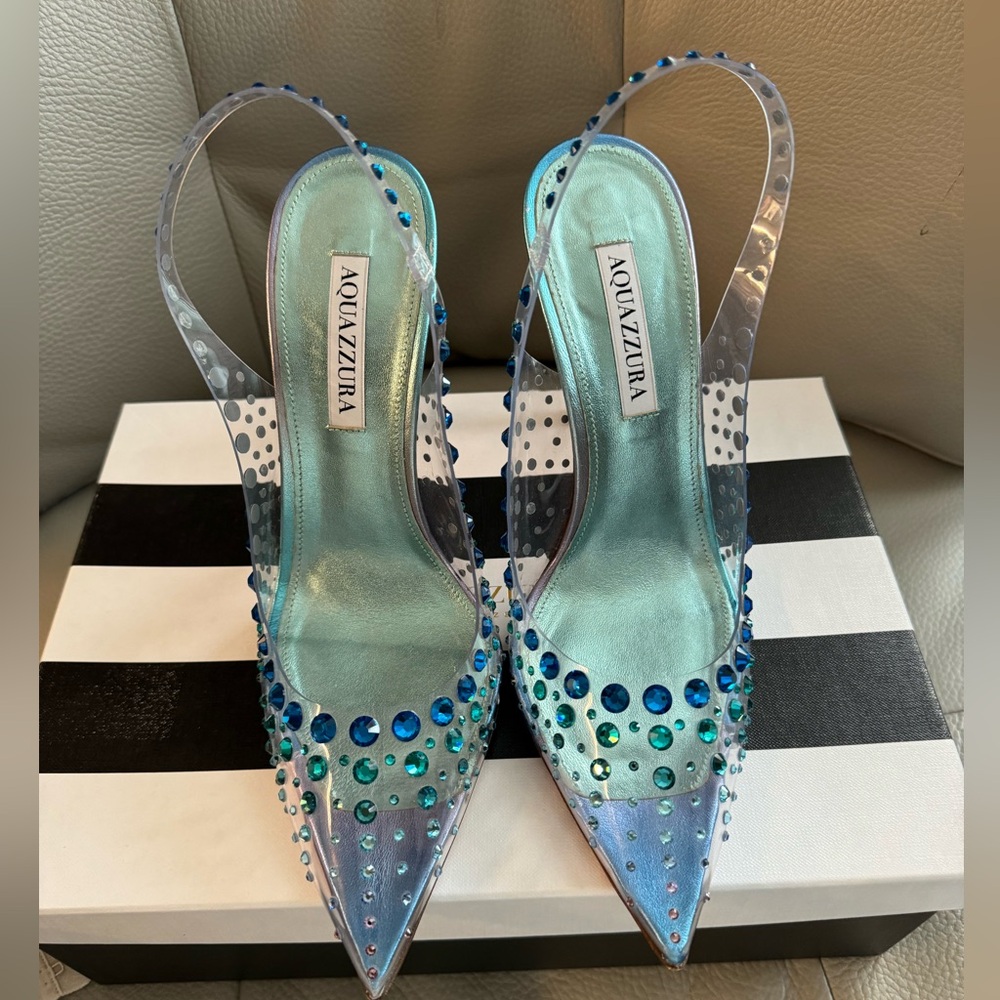 Aquazzura
Starburst 105mm crystal-embellished pumps.